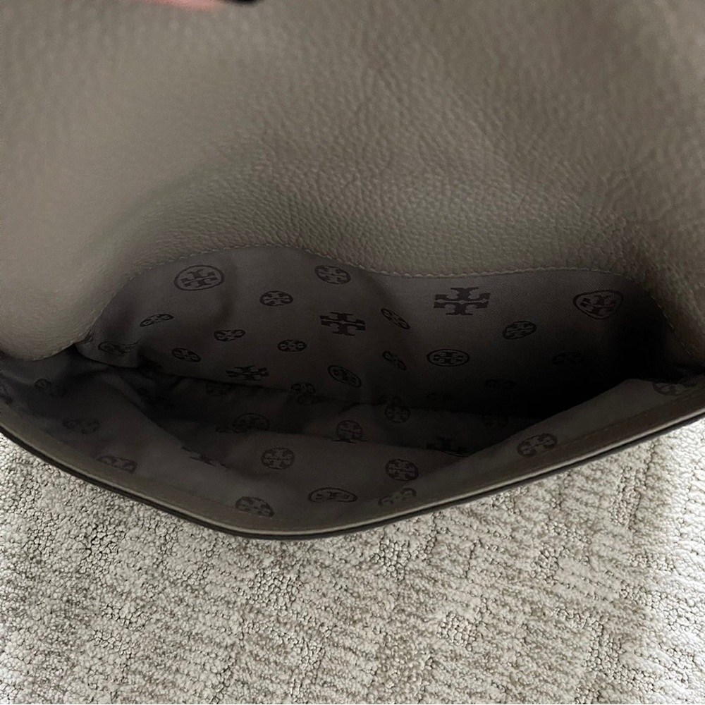 Tory Burch Thea Fold-Over Messenger - Picture 2 of 3